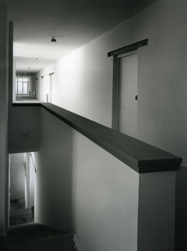 915704571_large