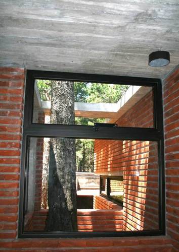 891633528_large