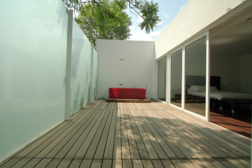 585706440_large