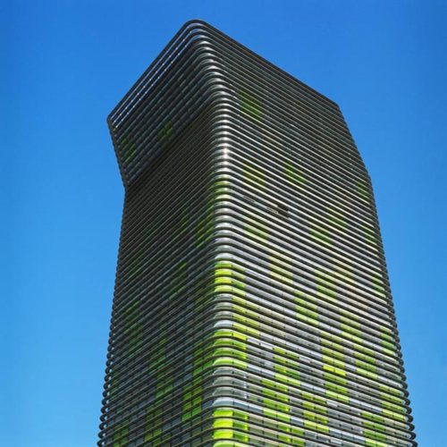 104240818_large