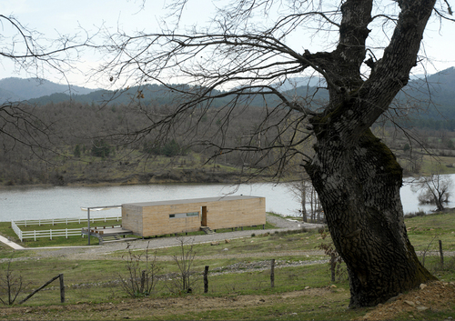 Lakesidehouse_boranekinci_exterior_01_large