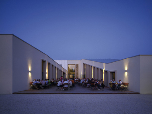 --01_innenhof_large