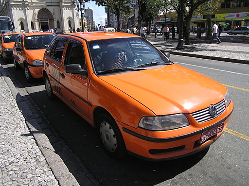 Avoid-the-Orange-Taxis-at-San-José-Airport-to-save-money