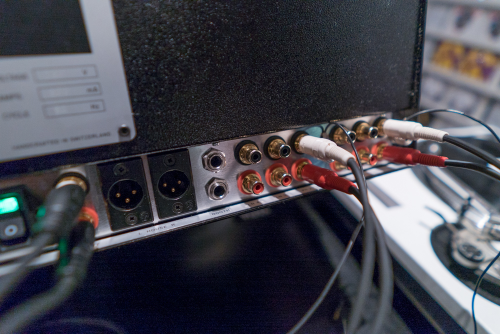 Varia Instruments shows how to use its beautiful RDM20 rotary mixer