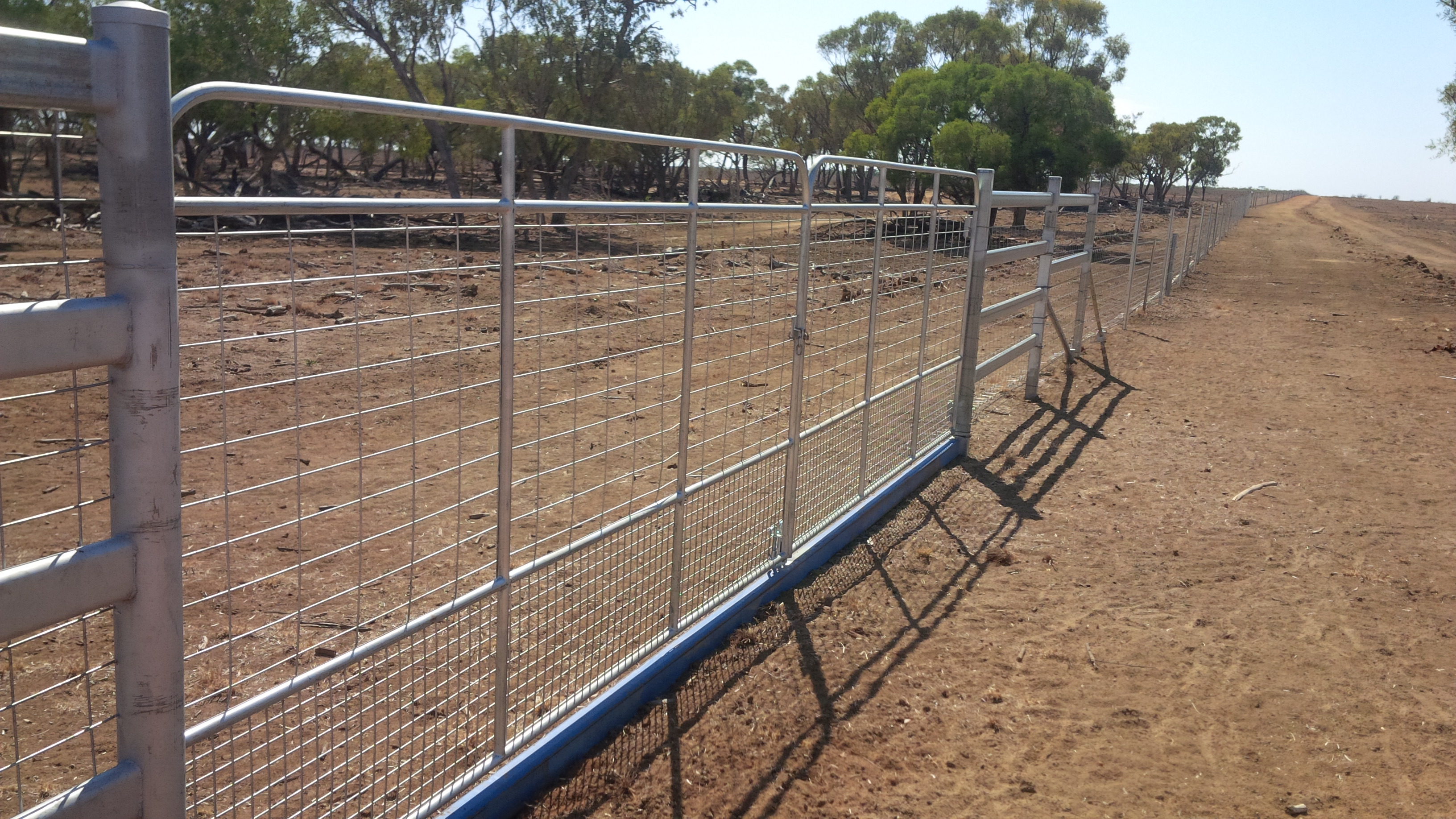 3 metre Steel Strainer PostsJUST ARRIVED! Livestock Equipment