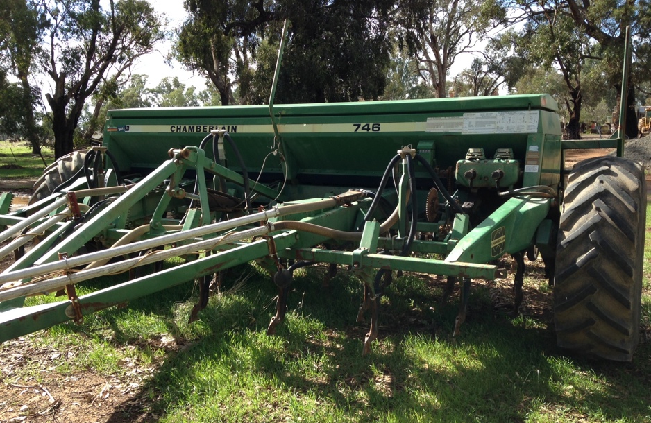 John Deere Chamberlain 746 combine With Seeder Box For Sale