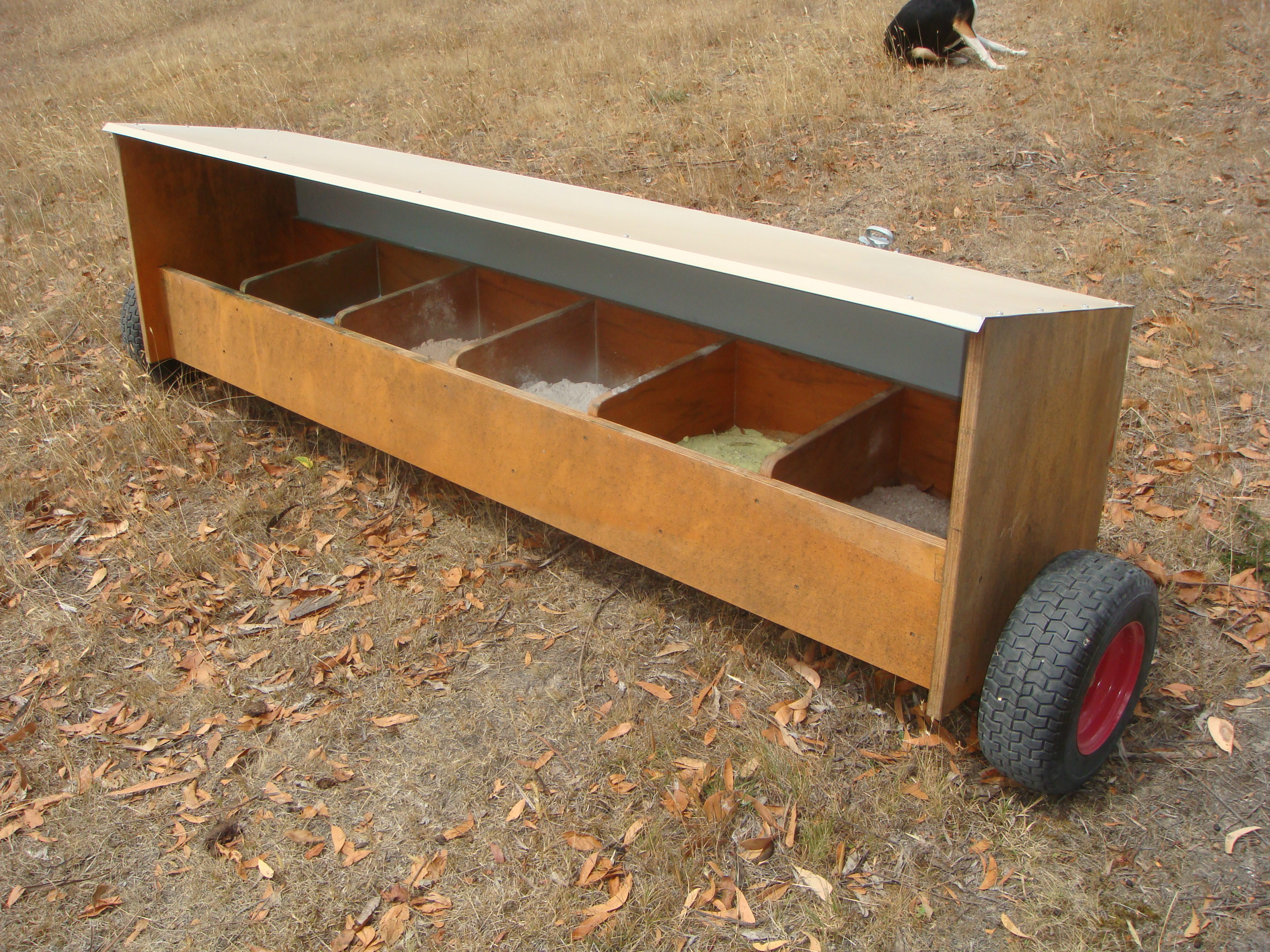 FREE CHOICE FEEDER / MOBILE MINERAL LICK STATION Livestock