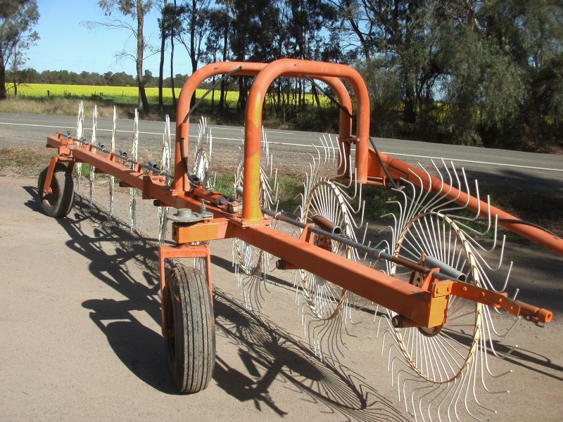 Hay Rake Inline Howard 9 Wheel Machinery & Farm Tender