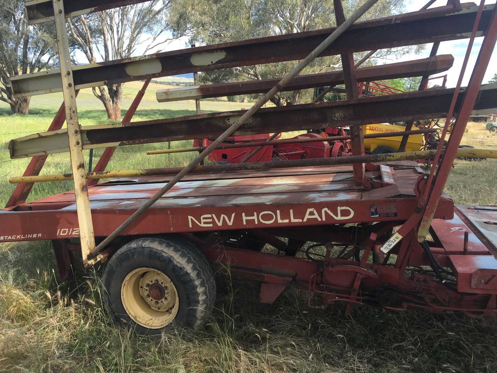 New Holland Stackliner 1012 Accumulator Small Square Bales
