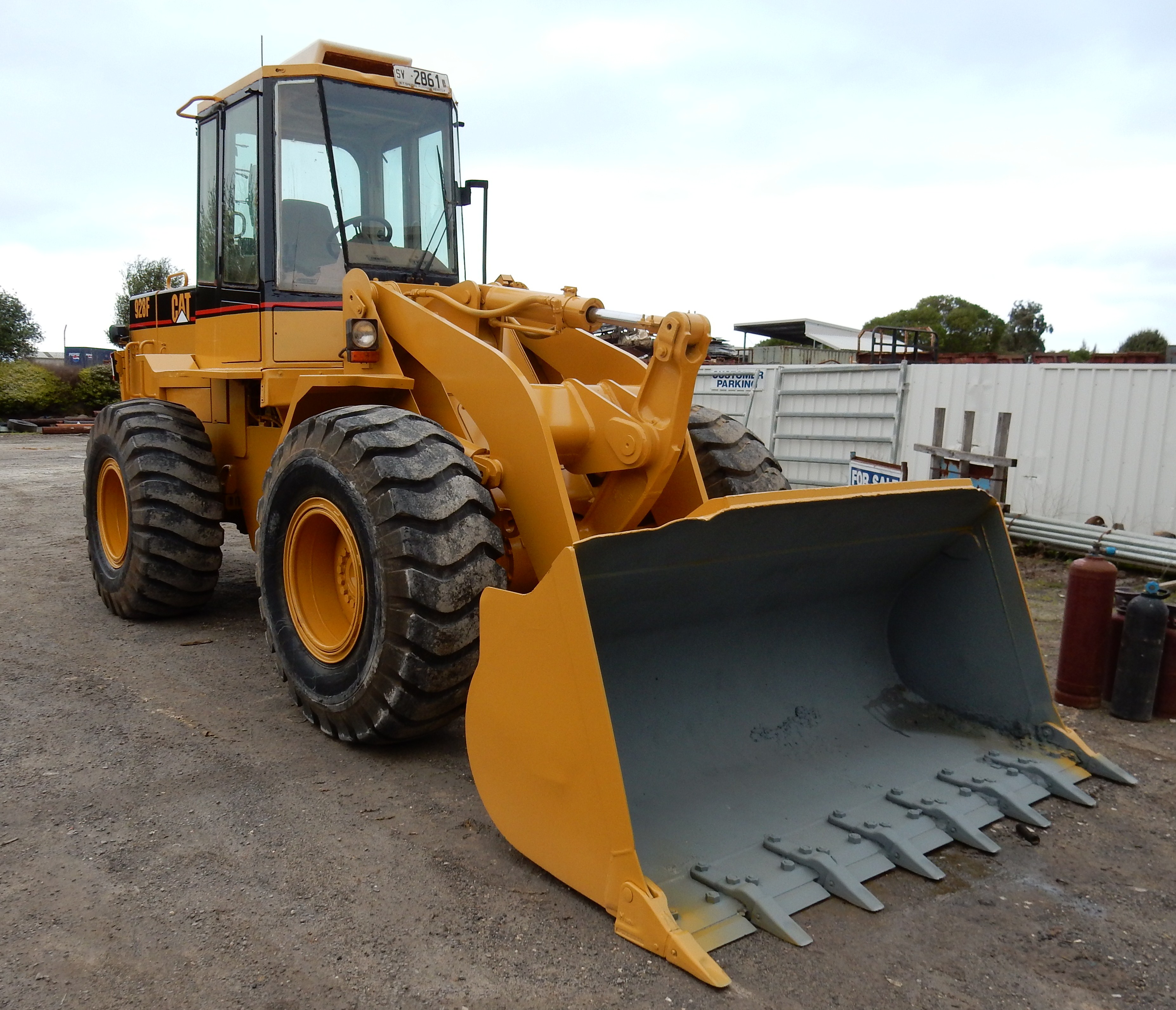CAT 928F LOADER EX GOVERNMENT SHOWING LOW HOURS Farm Tender