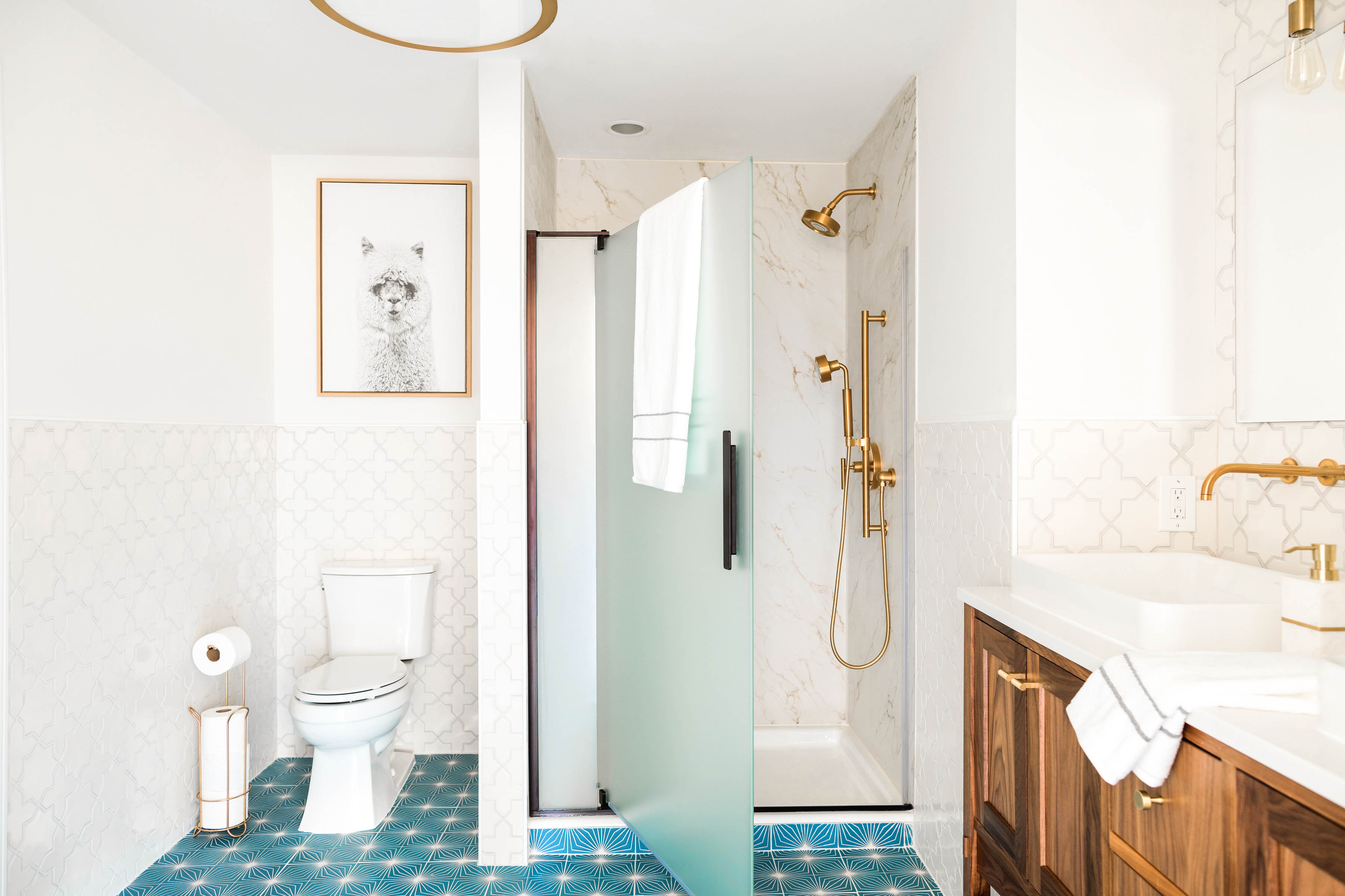 2018_Q1_image_residential_influencer_IHOD_rusticwhitephotography_bathroom_wall_tile_mini_star_cross_tusk_floor_handpainted_starburst_peacock_full_edited.jpg