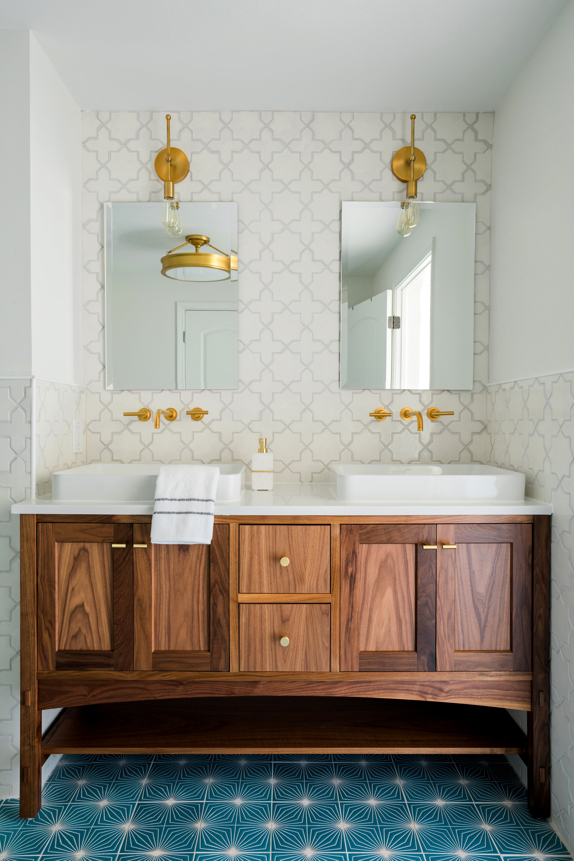 2018_Q1_image_residential_influencer_IHOD_rusticwhitephotography_bathroom_wall_tile_mini_star_cross_tusk_floor_handpainted_starburst_peacock_vanity_detail_3_UNEDITED_1.jpg