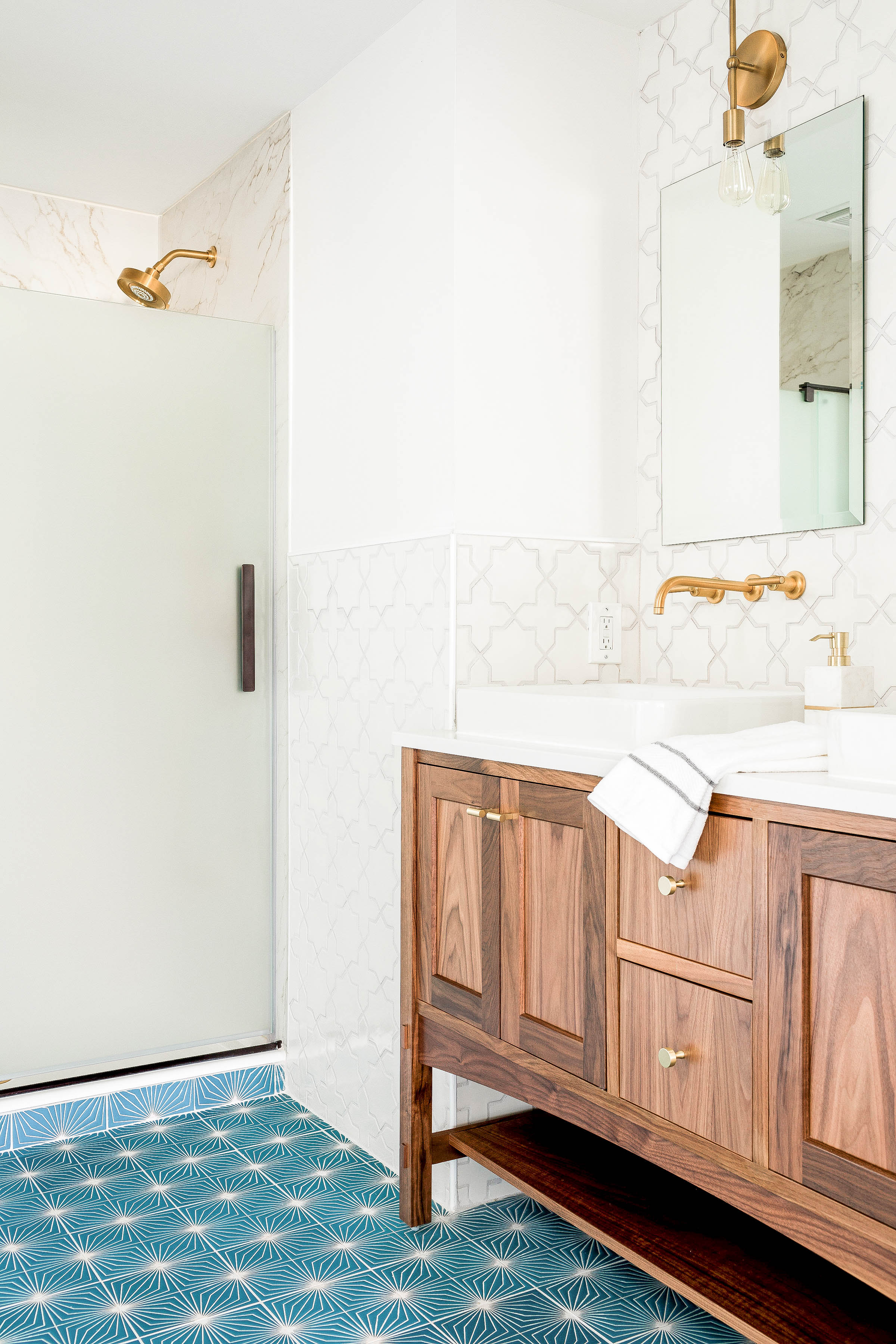 2018_Q1_image_residential_influencer_IHOD_rusticwhitephotography_bathroom_wall_tile_mini_star_cross_tusk_floor_handpainted_starburst_peacock_vanity_detail_edited.jpg