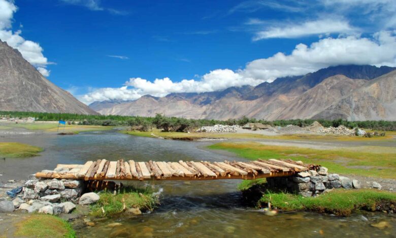 Leh to Nubra Valley Distance – A Scenic Himalayan Journey Leh to Nubra Valley Distance – A Scenic Himalayan Journey