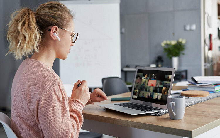 Why is taking an online class becoming the norm for working professionals? Why is taking an online class becoming the norm for working professionals?