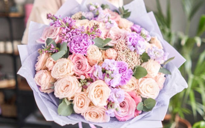 Why Local Florists Offer More Than Online Flower Shops Why Local Florists Offer More Than Online Flower Shops