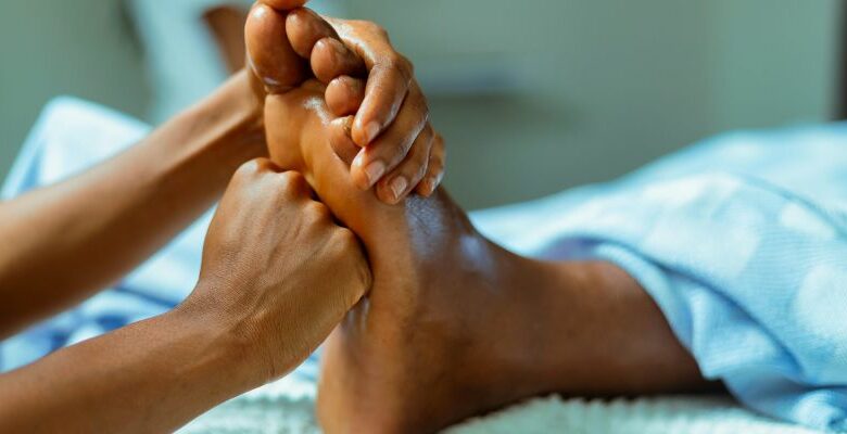 How Foot Reflexology Helps You Manage PMS Cramps and Hormonal Swings How Foot Reflexology Helps You Manage PMS Cramps and Hormonal Swings