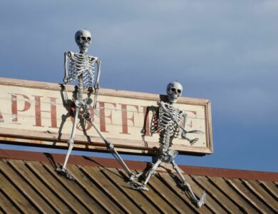 Couples Halloween Costumes 2026: Easy Ideas for a Spooky Celebration Couples Halloween Costumes 2026: Easy Ideas for a Spooky Celebration