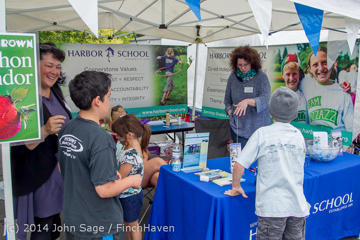 2698 Sunday Walkabout Strawberry Festival 2014 072014