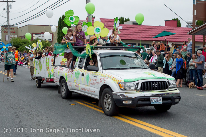 5674 Vashon Strawberry Festival Grand Parade 2013 072013