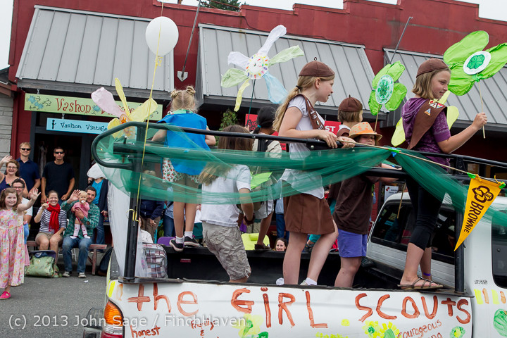 5681 Vashon Strawberry Festival Grand Parade 2013 072013