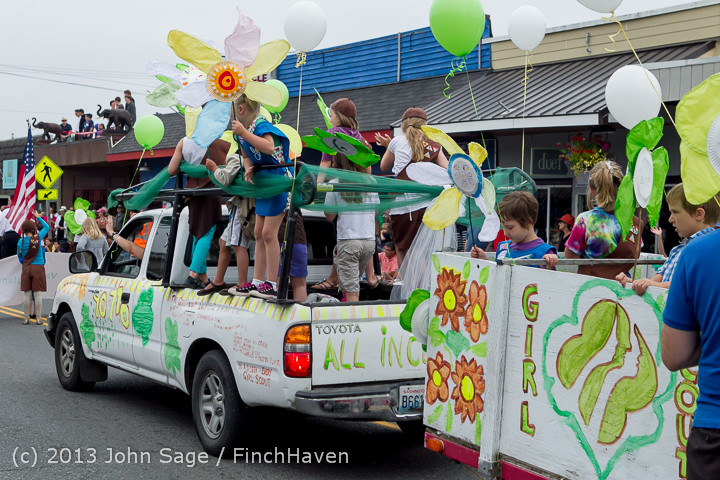 5687 Vashon Strawberry Festival Grand Parade 2013 072013
