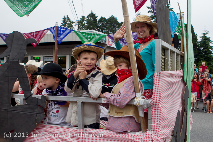 5713 Vashon Strawberry Festival Grand Parade 2013 072013