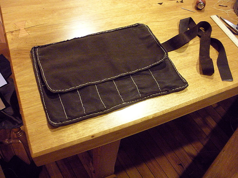 Make Your Own Leather Chisel Roll FineWoodworking