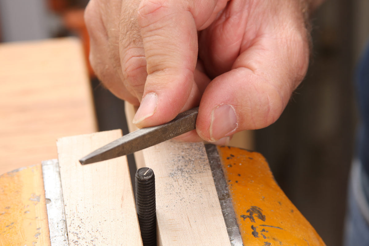 Easy levelers for shop work stands FineWoodworking