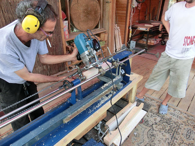MY ROUTER LATHE - FineWoodworking
