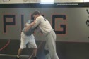 Kau knee tap inside drap spin to the left