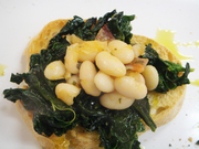 Crostini_broccoli_rabe_and_beans