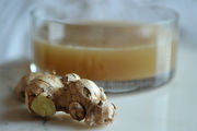 Ginger-scented chicken broth