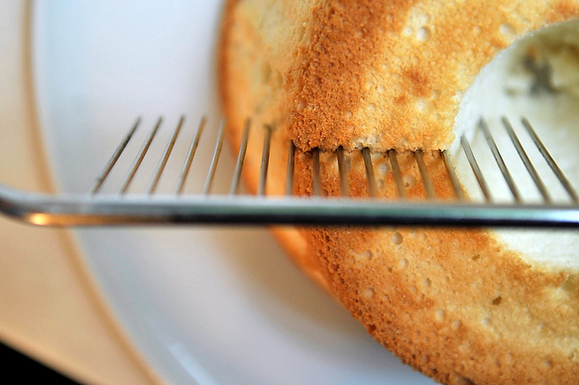 The Best Cake Slicer Ever