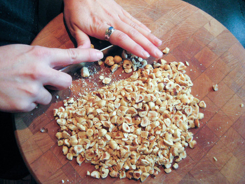 6chopping-hazelnuts