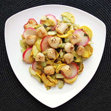 Pan-Fried Bay Scallops and Vegetables