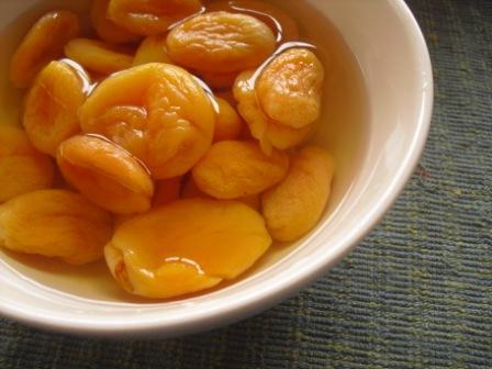 Rehydrated_apricots