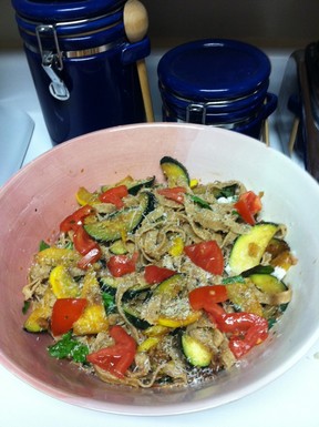 Tomato_basil_pasta_with_summer_veggies