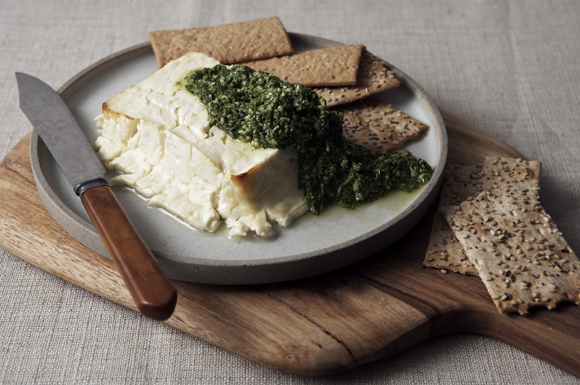 Baked_feta_and_arugula_pesto