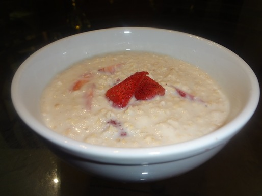 Strawberry_yogurt_oatmeal