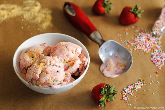 Strawberry_pop-tart_ice_cream3