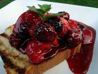 Grilled_poundcake_with_balsamic_berries