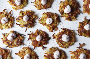 Easy Everyday: Mini Potato-Carrot Pancakes with Festive Sour Cream