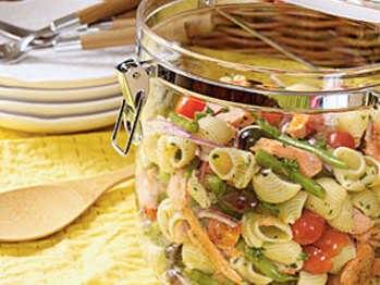 Salmon-salad-cl-1821009-l
