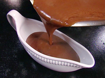 0112572_pouring-gravy_s4x3_lg