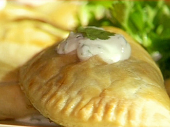 Ee1111-1_spinach-cheese-empanaditas_s4x3_lg