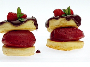 Gh0141_mini-pancakes-with-raspberry-sorbet_s4x3_lg
