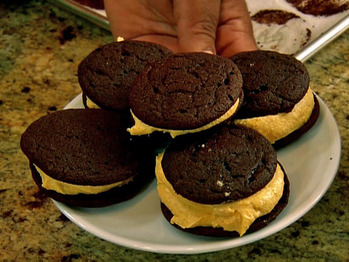 Ny0609_neelys-whoopie-pumpkin-pies_s4x3_lg