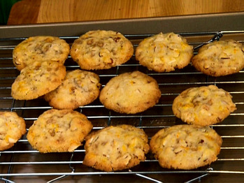 Pb0408_orange-toffee-almond-sandies_s4x3_lg