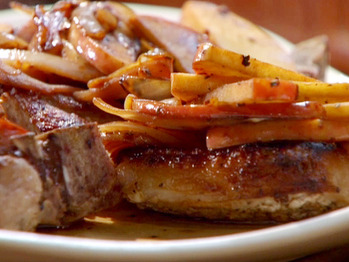 Tm1912-4_pork-chop-sauteed-apples_s4x3_lg